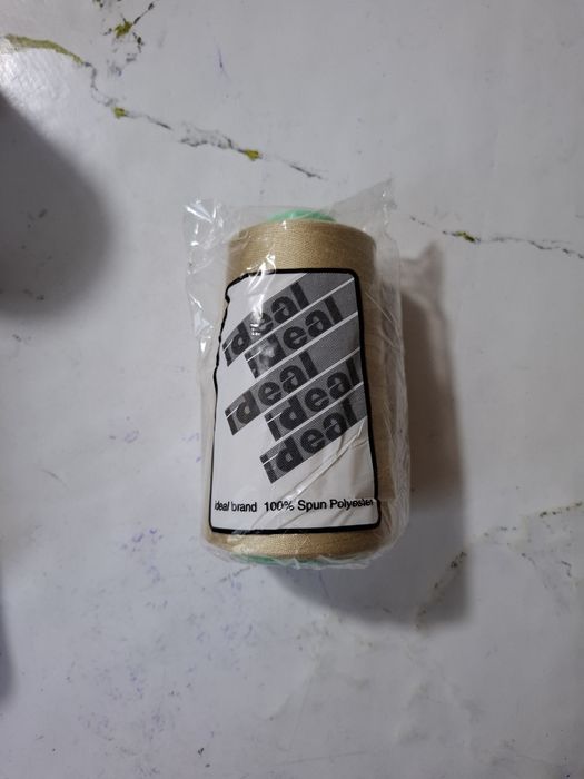 Нитки швейные машины.