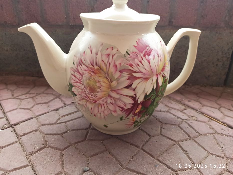 Большой чайник керамический