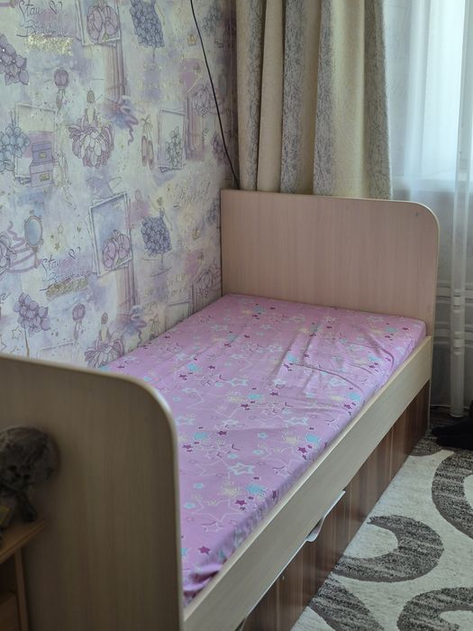 Кровать детская с матрасом и ящиком