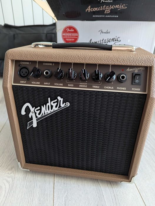 Fender Acoustasonic 15 усилвател за акустична китара  с електроника