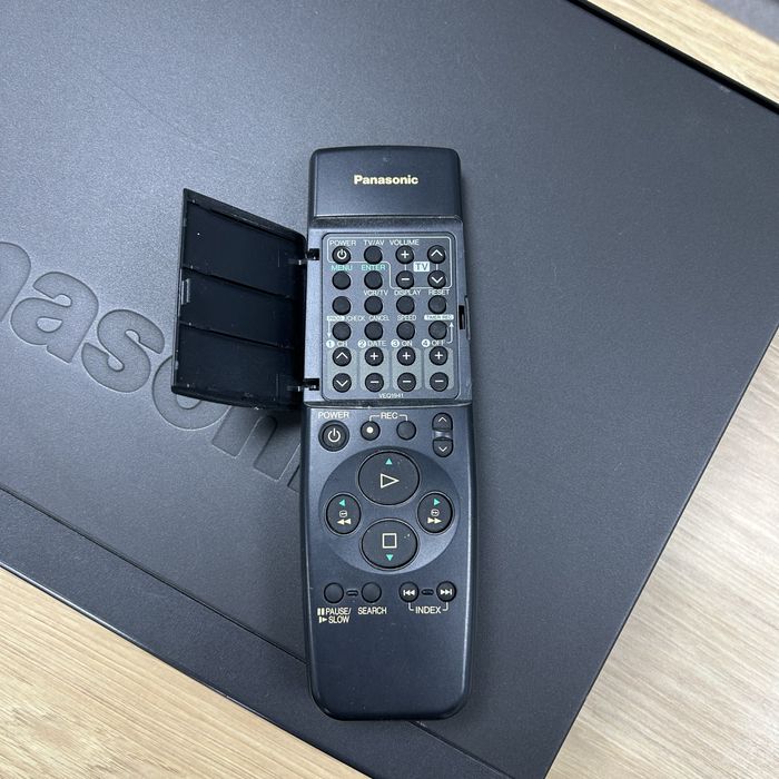 Видеомагнитофон Panasonic NV-SD320