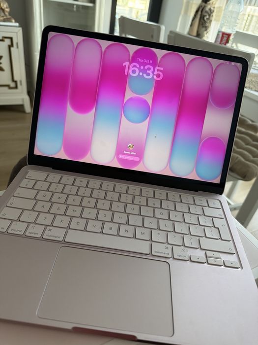 Vând Apple MacBook Neo