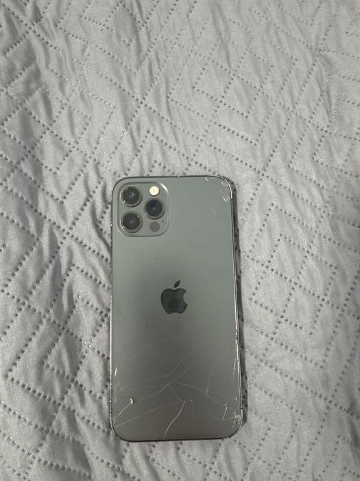 Продам айфон 12 про