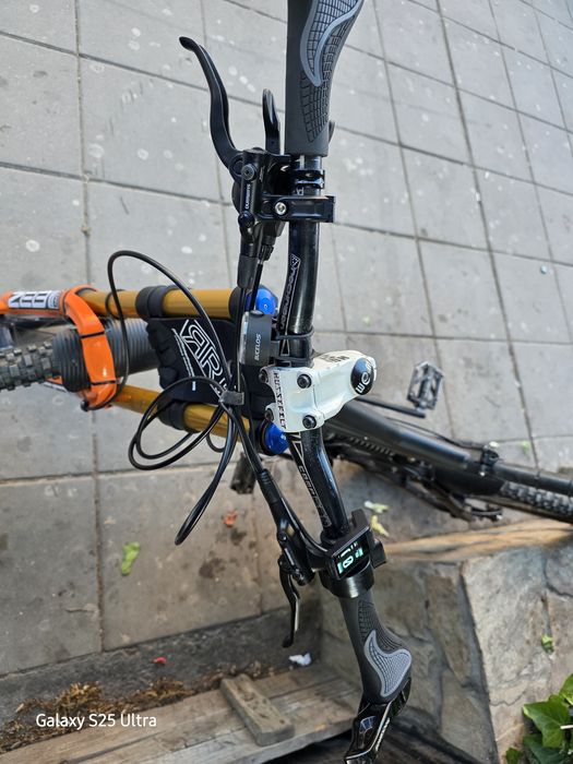Мощен Custom Downhill E-bike Повечето части са нови!