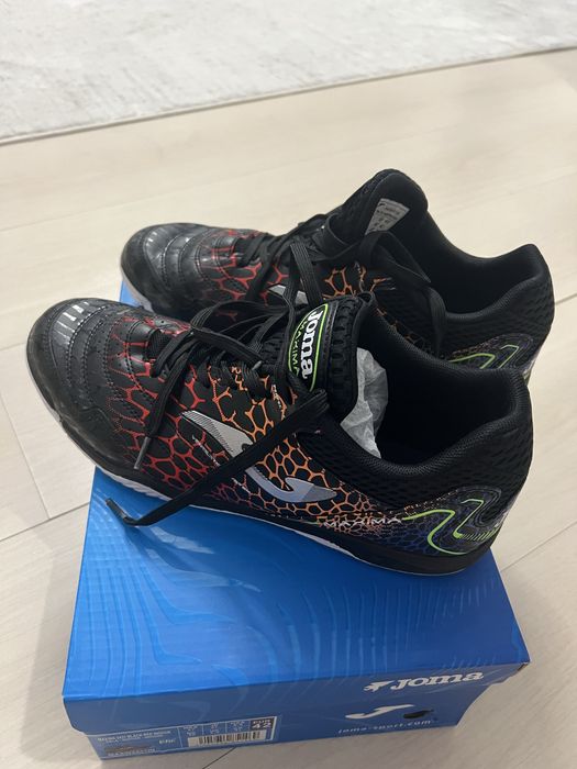 Футзальная обувь от Joma