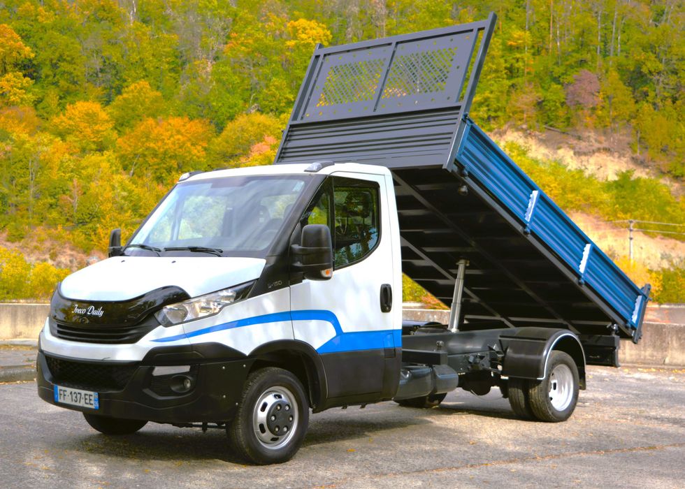 Iveco Daily 2019 basculabil pe 3 parti