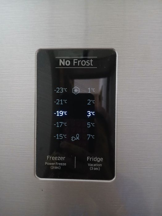 продается новый холодильник