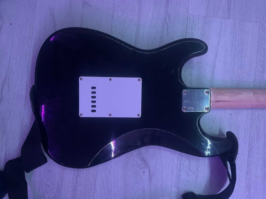 Chitara electrica Flame + amplificator 15W + accesorii