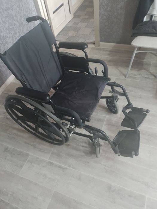 Продам инвалидную коляску