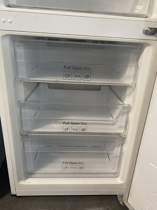 Хладилник с фризер SAMSUNG А++ No Frost