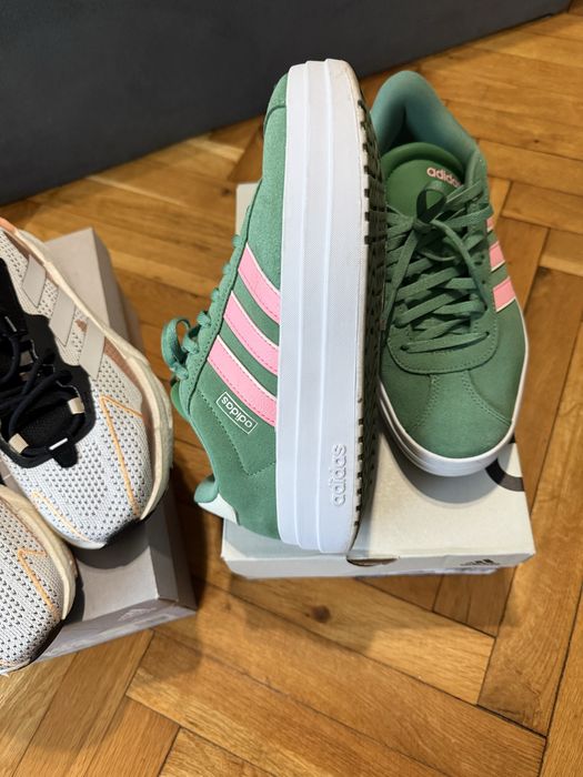 Маратонки на adidas i nike