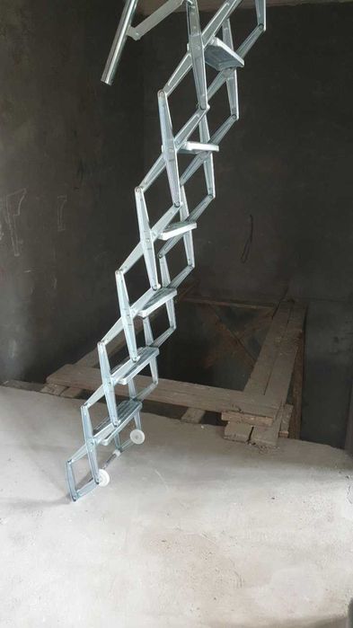 Установка чердачных лестниц.