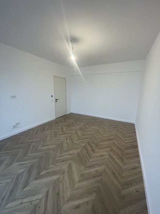 Proprietar-apartament 3 camere si parcare-zona galata/145000 euro