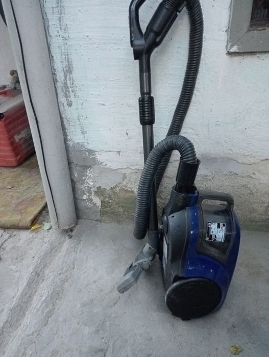 Продаю пылесос..