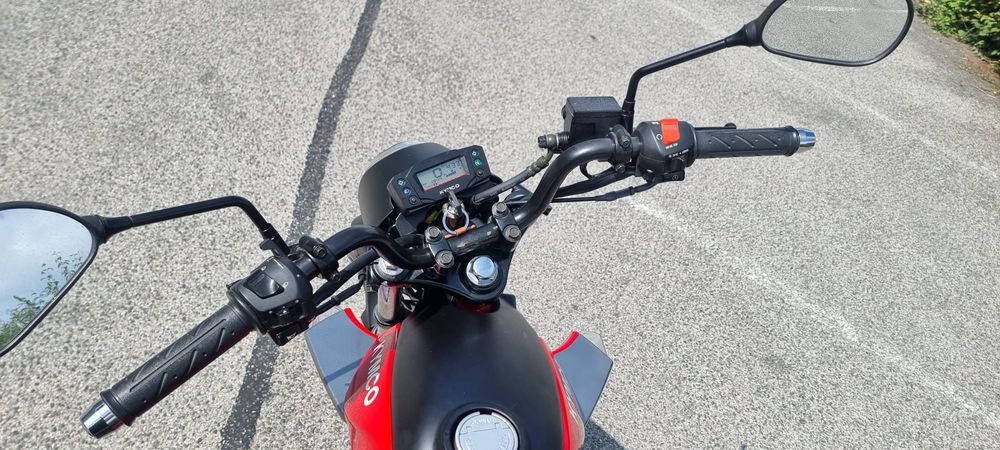 Vând moto kymco 125