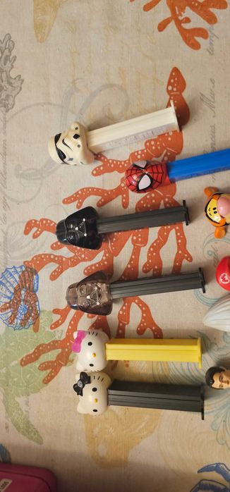 dispenser bomboane pez cutie