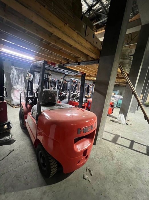 Кара Вилочный погрузчик (дизель) HELI (5 тонна, 3 м)