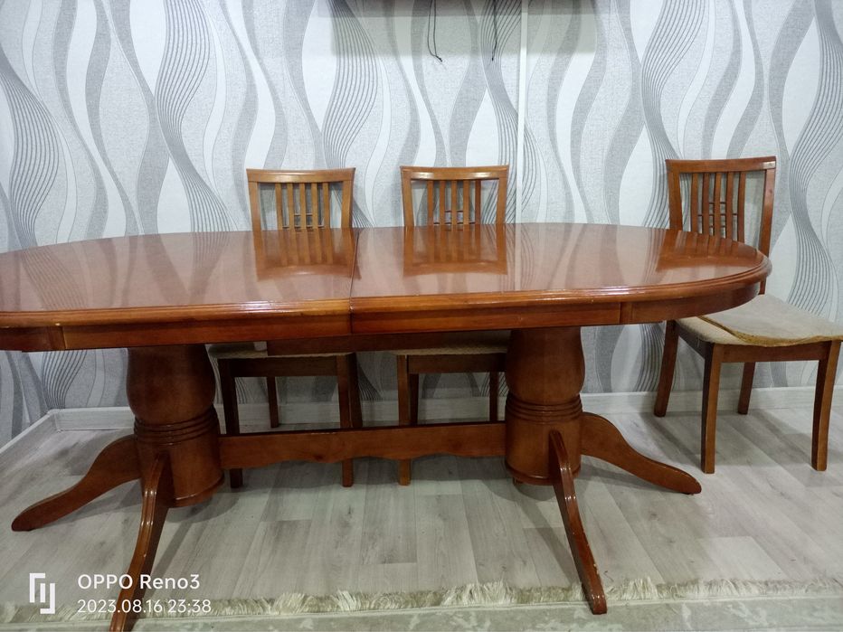 Продам стол гостинный