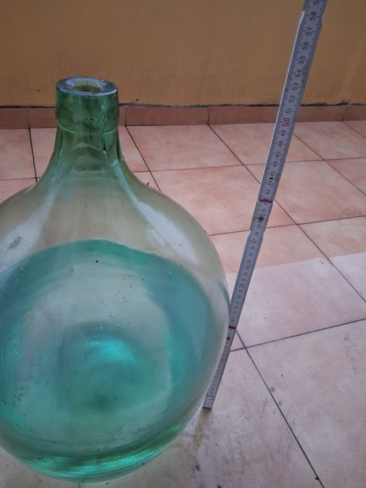 Стъклена дамаджана