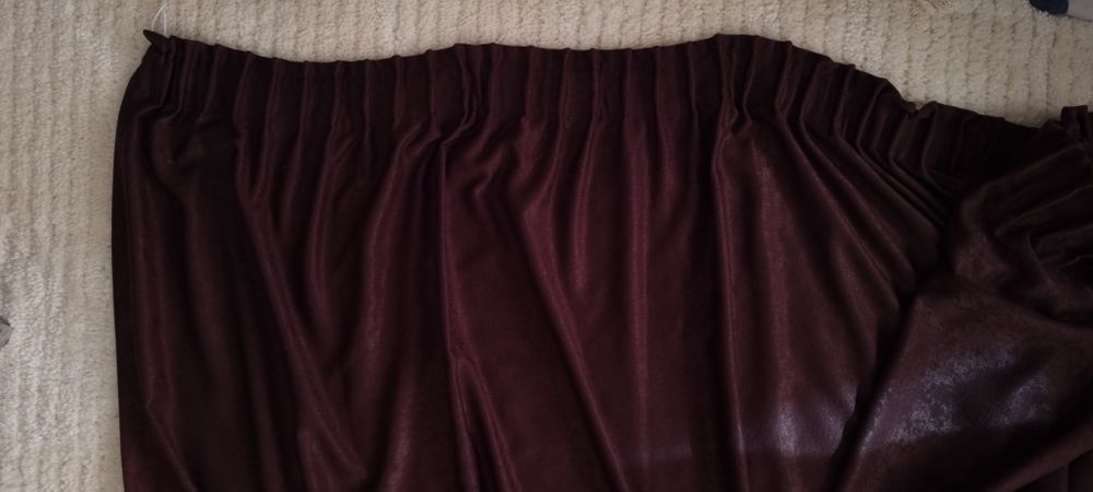 Единична плътна завеса в тъмно кафяво, 200см.