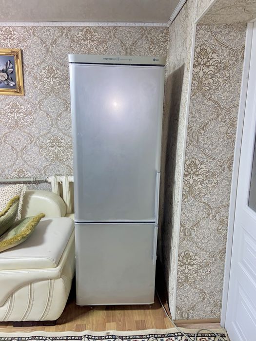 Продам холодильник LG серый