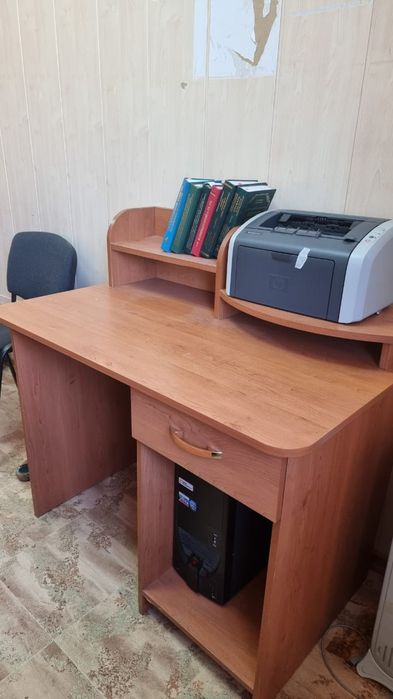 Письменный стол для офиса и дома