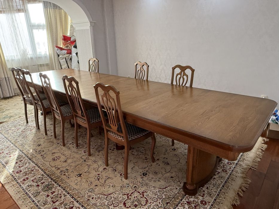 Қонақ бөлмесіне арналған әдемі, кең үстел сатылады