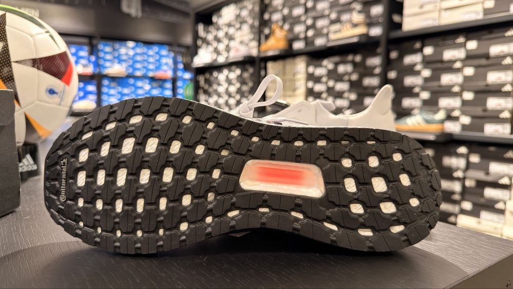 Adidas Ultraboost 20 originali la cutie ( nr 41.1/3 si 46 )