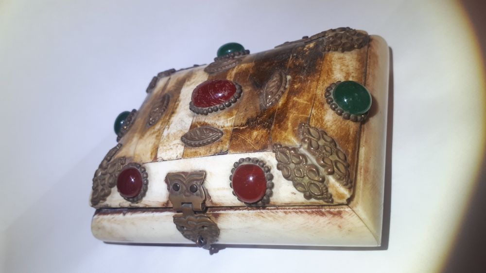 Кутия за бижута от камилска кост