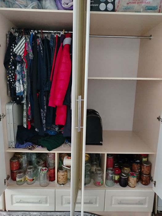 Продам  белый шифонер