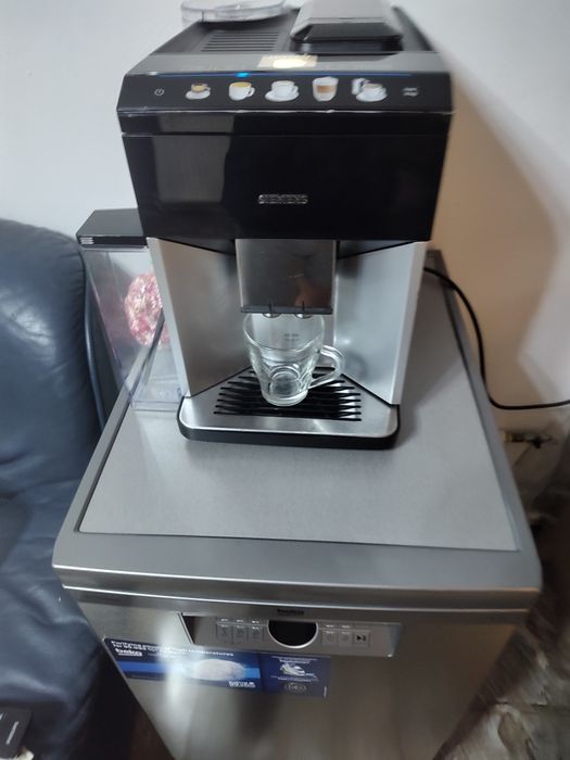 Expresor siemens eq500 stare foarte buna de funcționare preț  fix