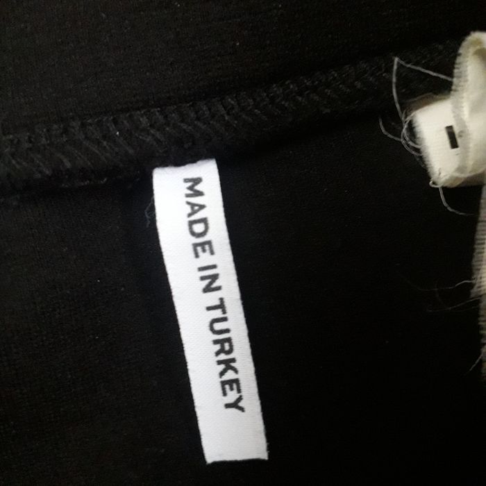 Продам юбку короткую с разрезом