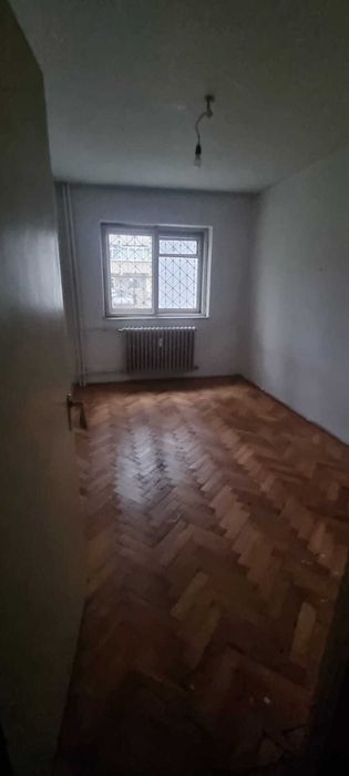 Apartament 3 camere parter Nerenovat