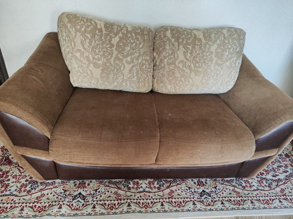 Диван для хола срочно
