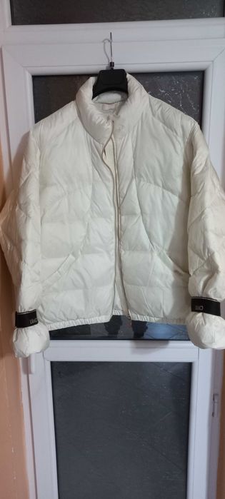Продавам чисто ново дамско яке LIU JO, размер XL.