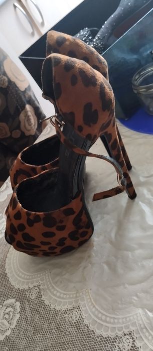 Продам босоножки