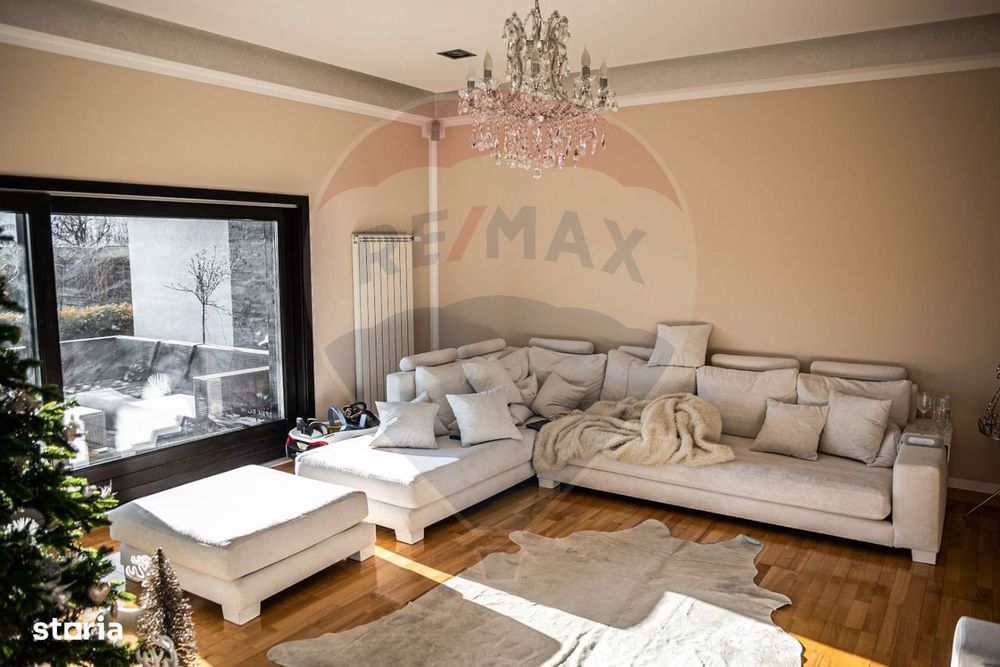 Casă / Vilă de lux cu 6 camere de vânzare în Șcheia, Suceava