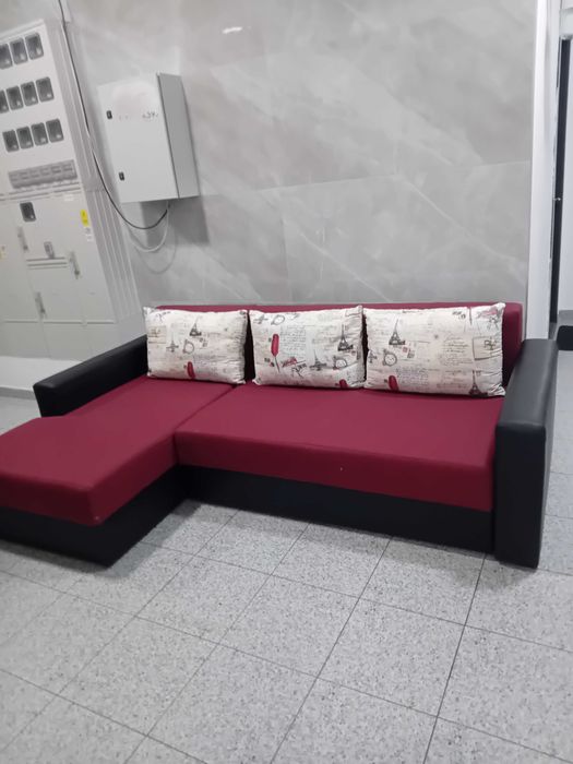 Vând canapea cu peninsulă
