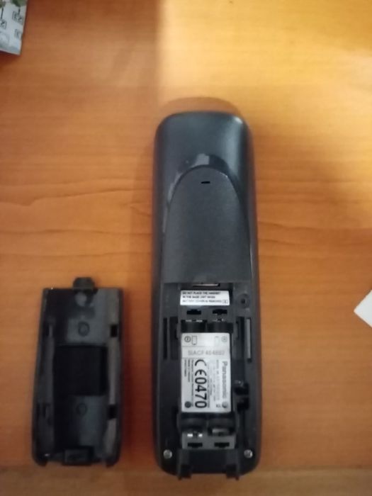 Vând telefon fix Panasonic fără fir, model KX-TG1611FX