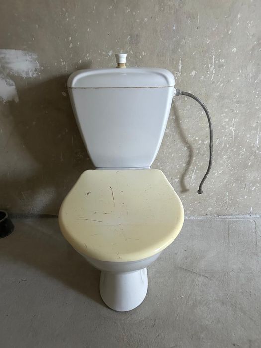 Продам унитаз с бочком!