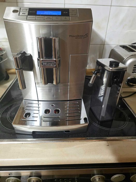 Продавам Кафе Автомат Delonghi Primadonna S De Luxe