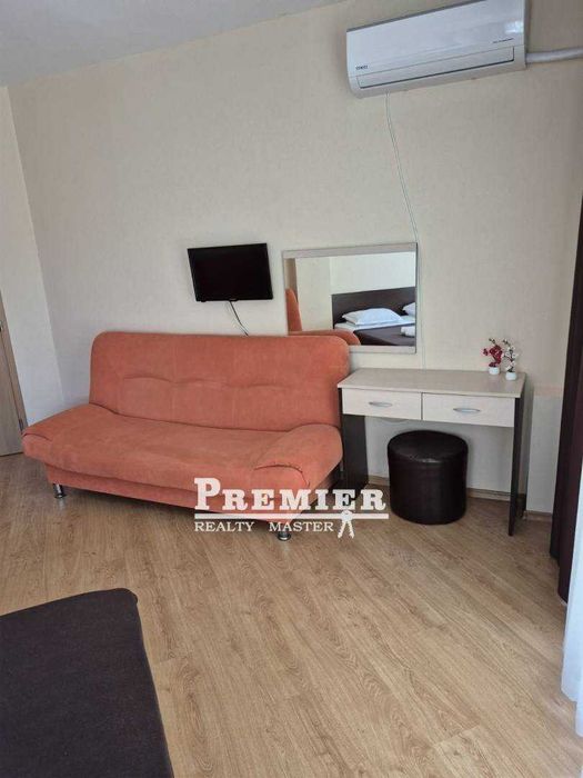 Продава се тристаен апартамент  в курорта Слънчев бряг.