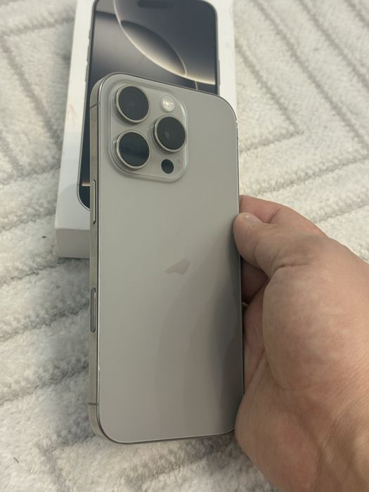 Продам Айфон 16 про 128 гб