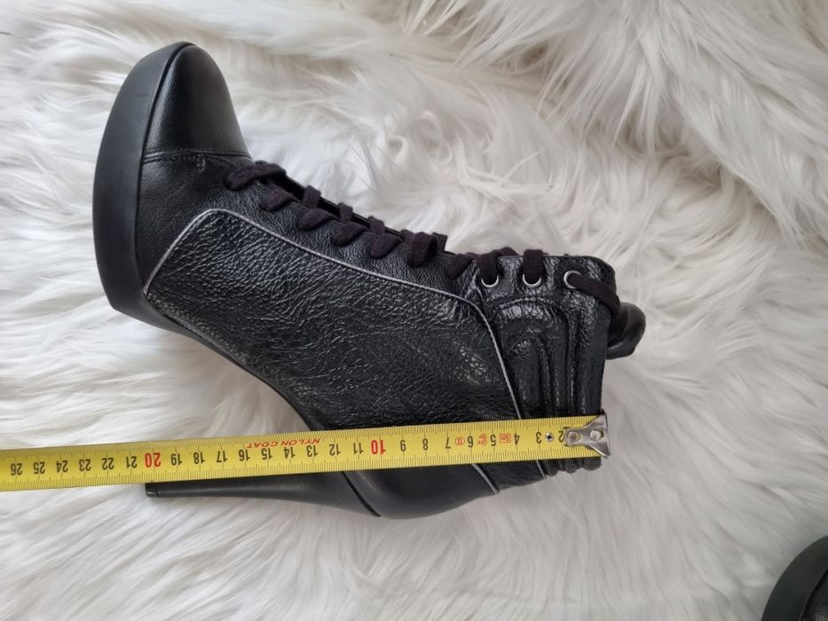 Botine Guess din piele, noi