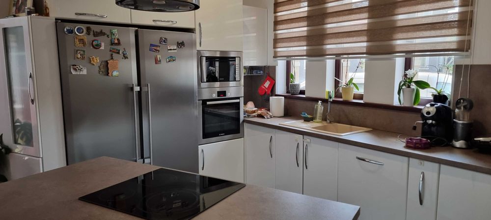 1829-Продава се двуетажна луксозна къща в кв. "Варош"