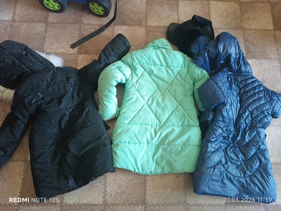 Отдам даром детские куртки дев. 128 рост
