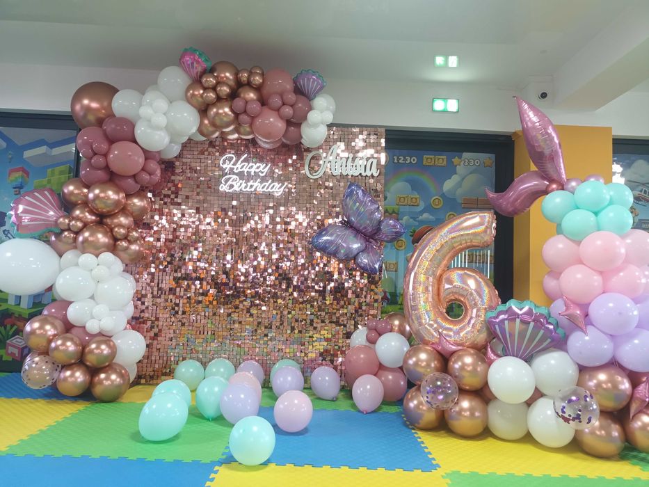 Aranjamente baloane aniversare Photocorner botez Decor cristelnita