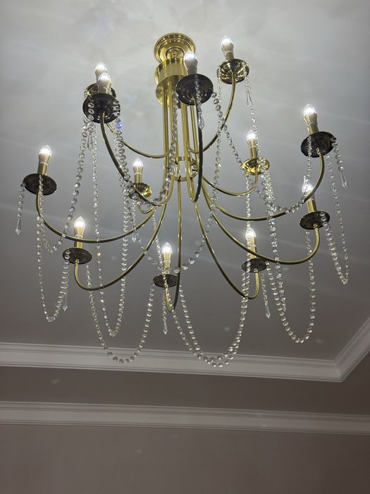 Люстра новая 12 рожковая