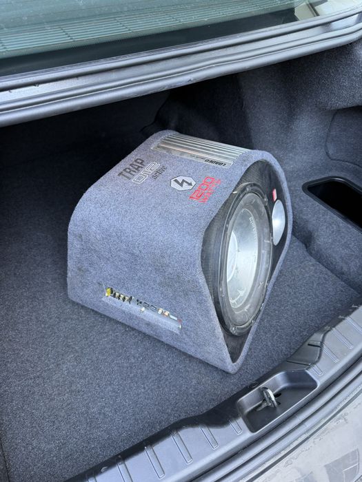 Vand subwoofer auto