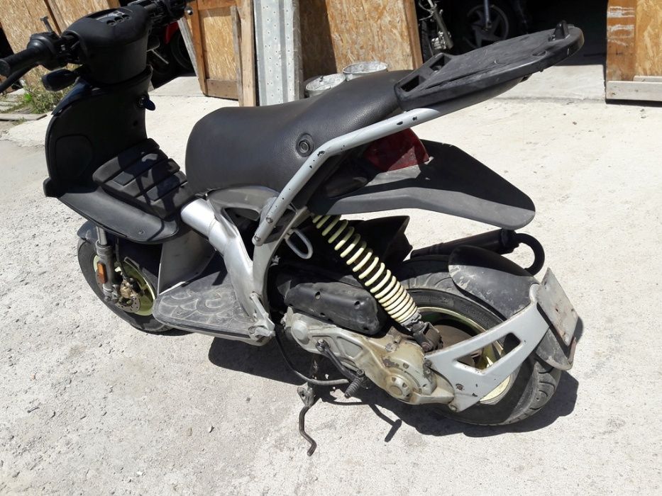скутер ( Gilera ice 50-Двигател MALOSSI )-на части